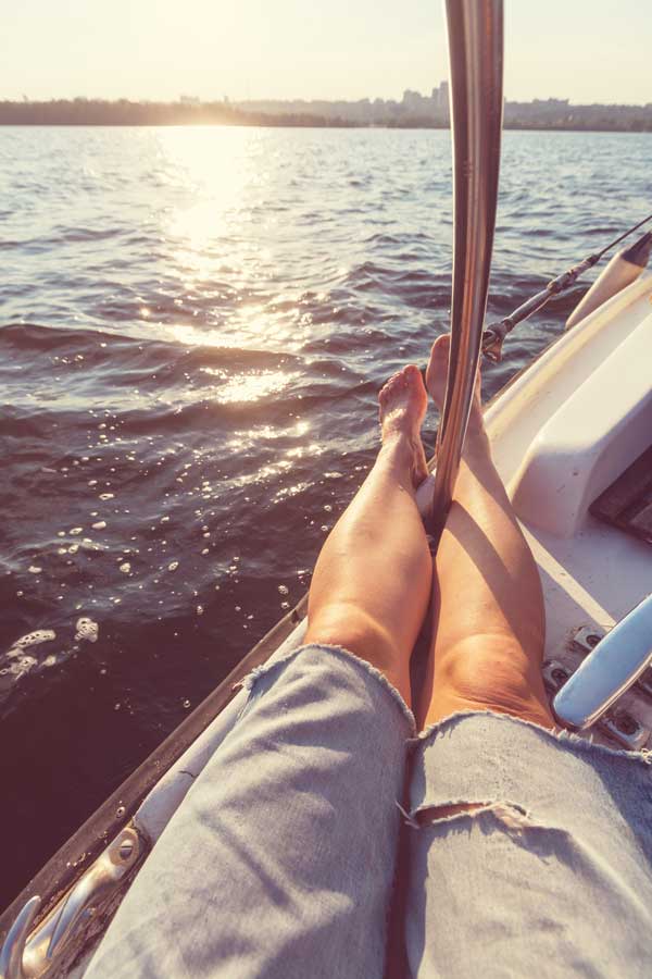 Verano Protegiendo los pies del calor y las actividades al aire libre.